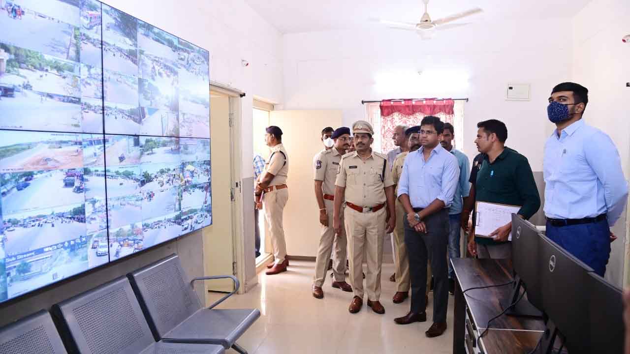 నిఘానేత్రాలతోనే నేరాలు అదుపు