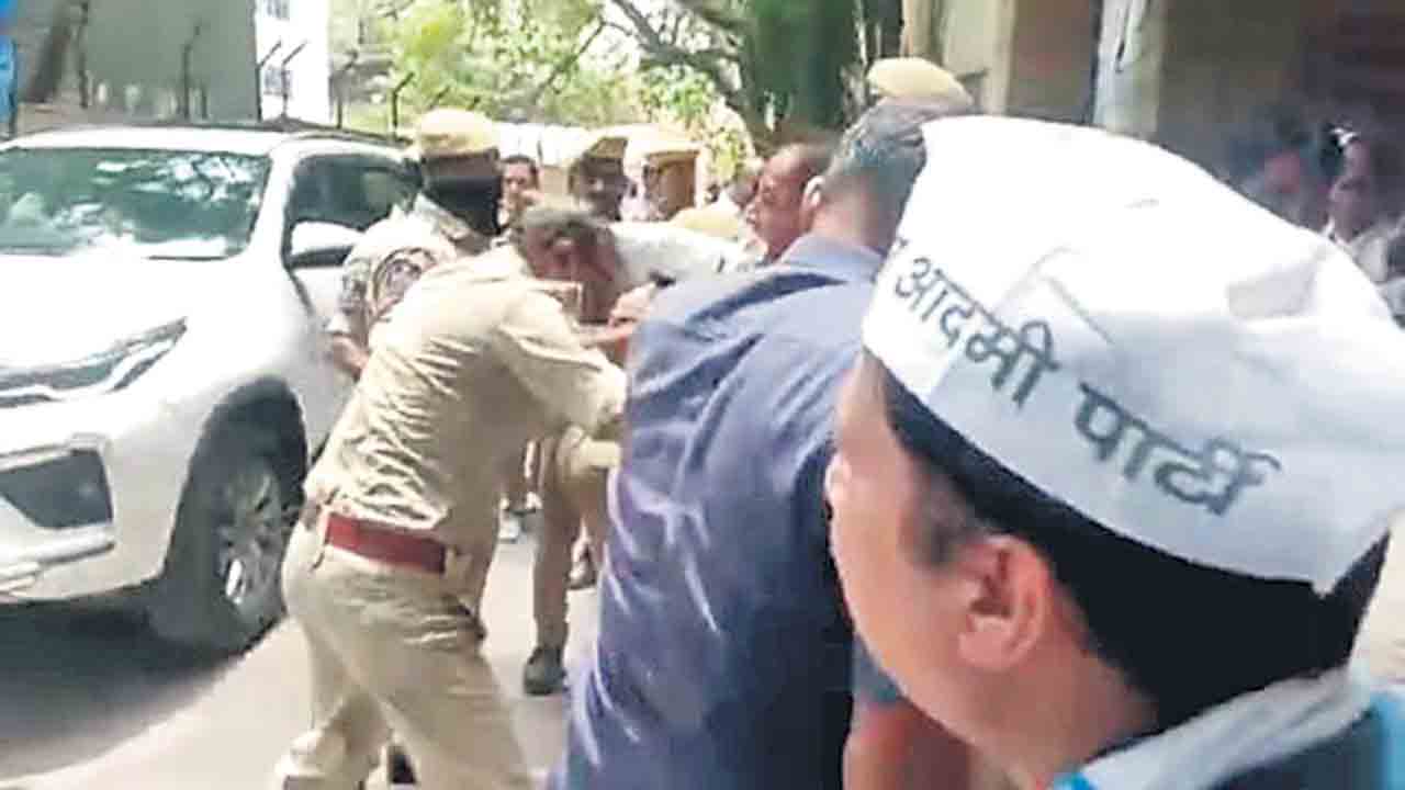 కేంద్ర మంత్రి కిషన్‌రెడ్డికి నిరసన సెగ