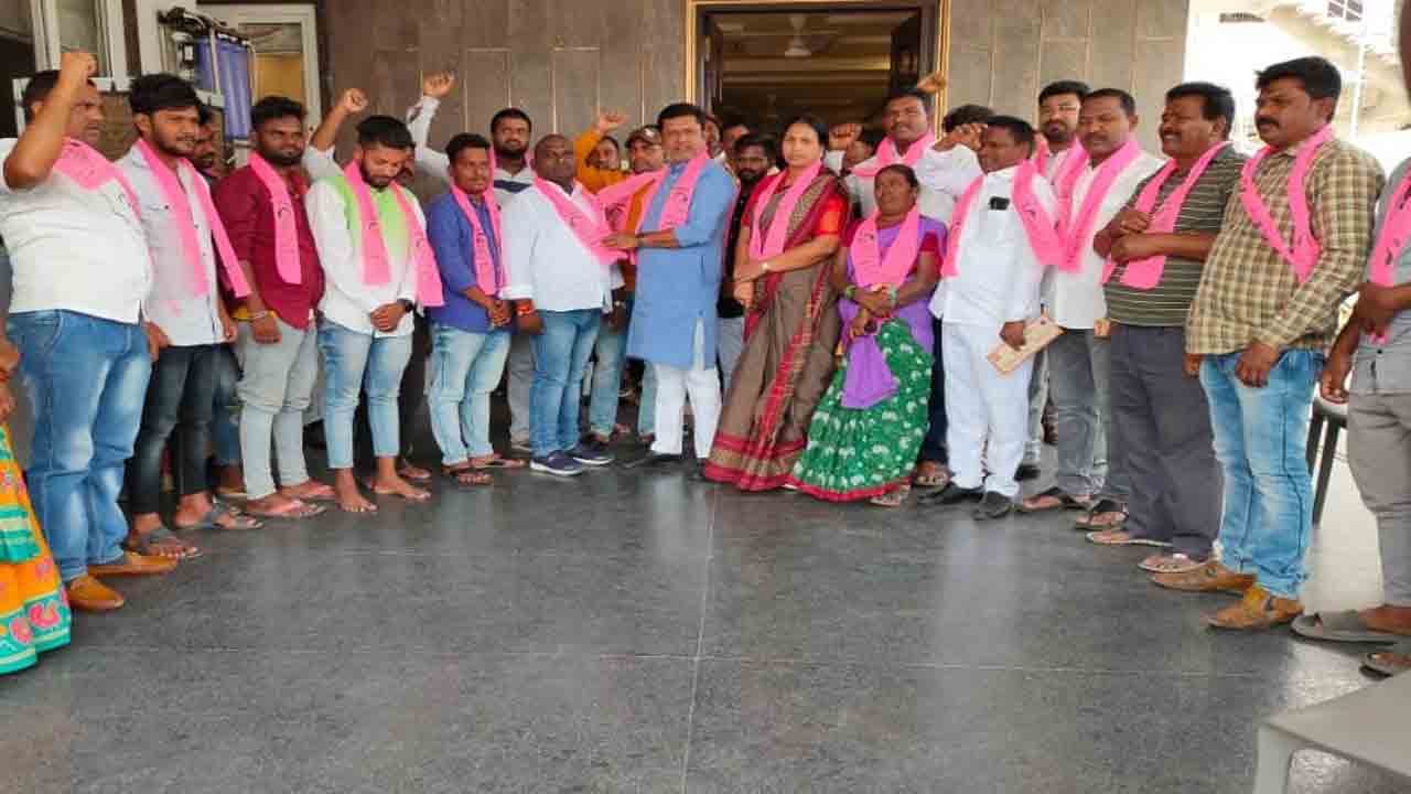 అభివృద్ధికి ఆకర్షితులై టీఆర్‌ఎస్‌లోకి..