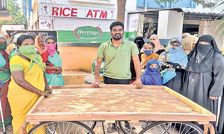 నిరా శ్రయులకు వెన్నంటి..