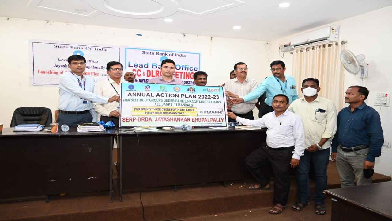 ప్రభుత్వ ఫలాలు అర్హులకు అందాలి