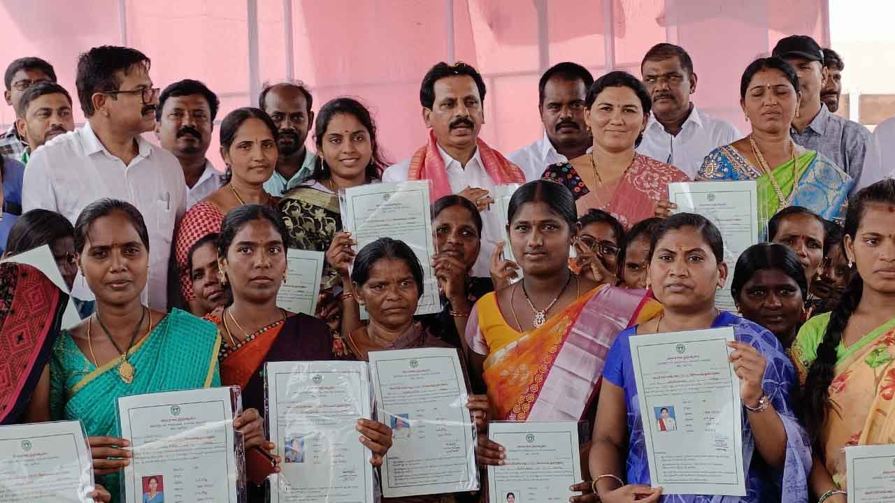 ఆత్మగౌరవ లోగిళ్లు డబుల్‌ బెడ్రూం ఇండ్లు