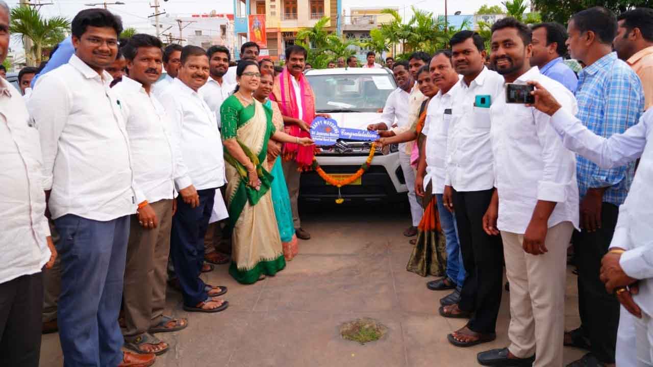 స్వయంఉపాధితో దళితులు ఎదగాలి