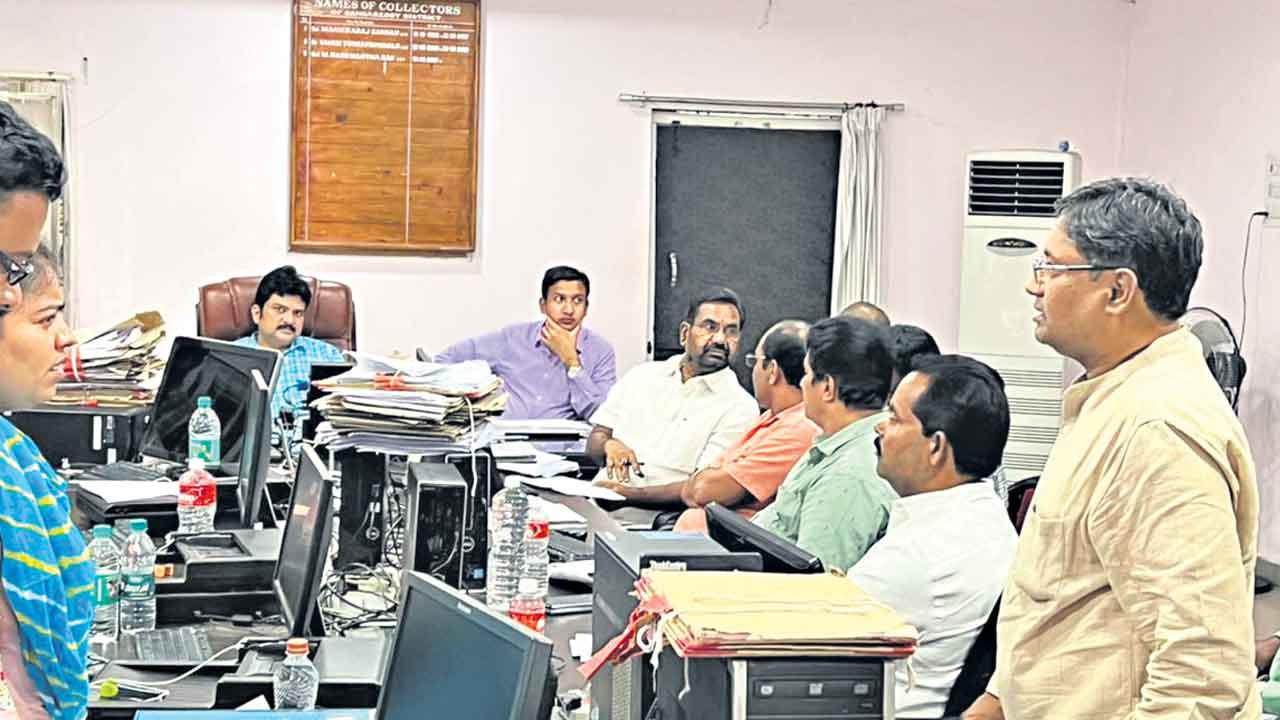 గడువులోగా పనులు పూర్తి చేయాలి