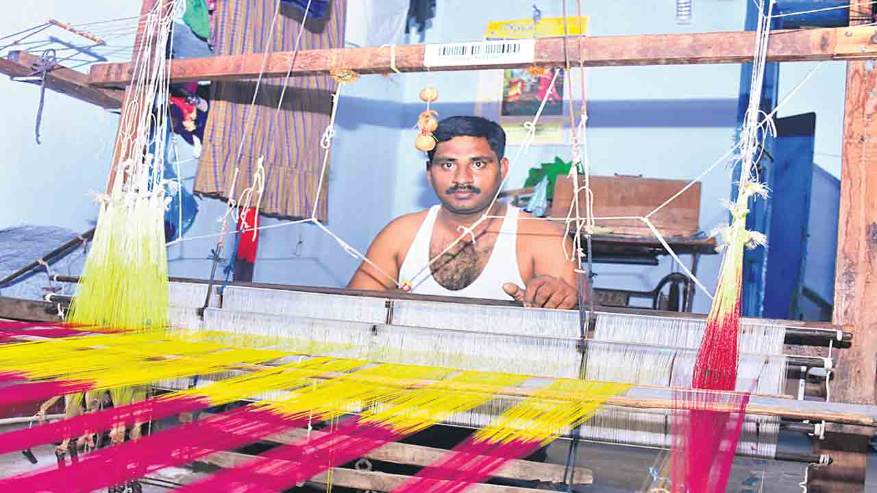 నేతన్నల సంక్షేమానికి రూ.60 కోట్లు