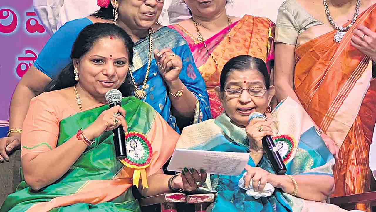 ఫ్యాక్టరీల అమ్మకం ఎవరికోసం?