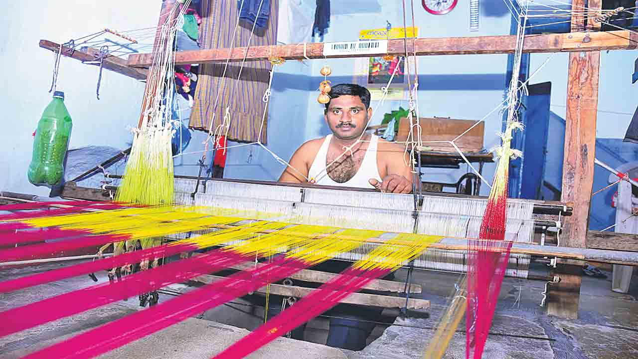 నేతన్నకు బీమా 5 లక్షలు