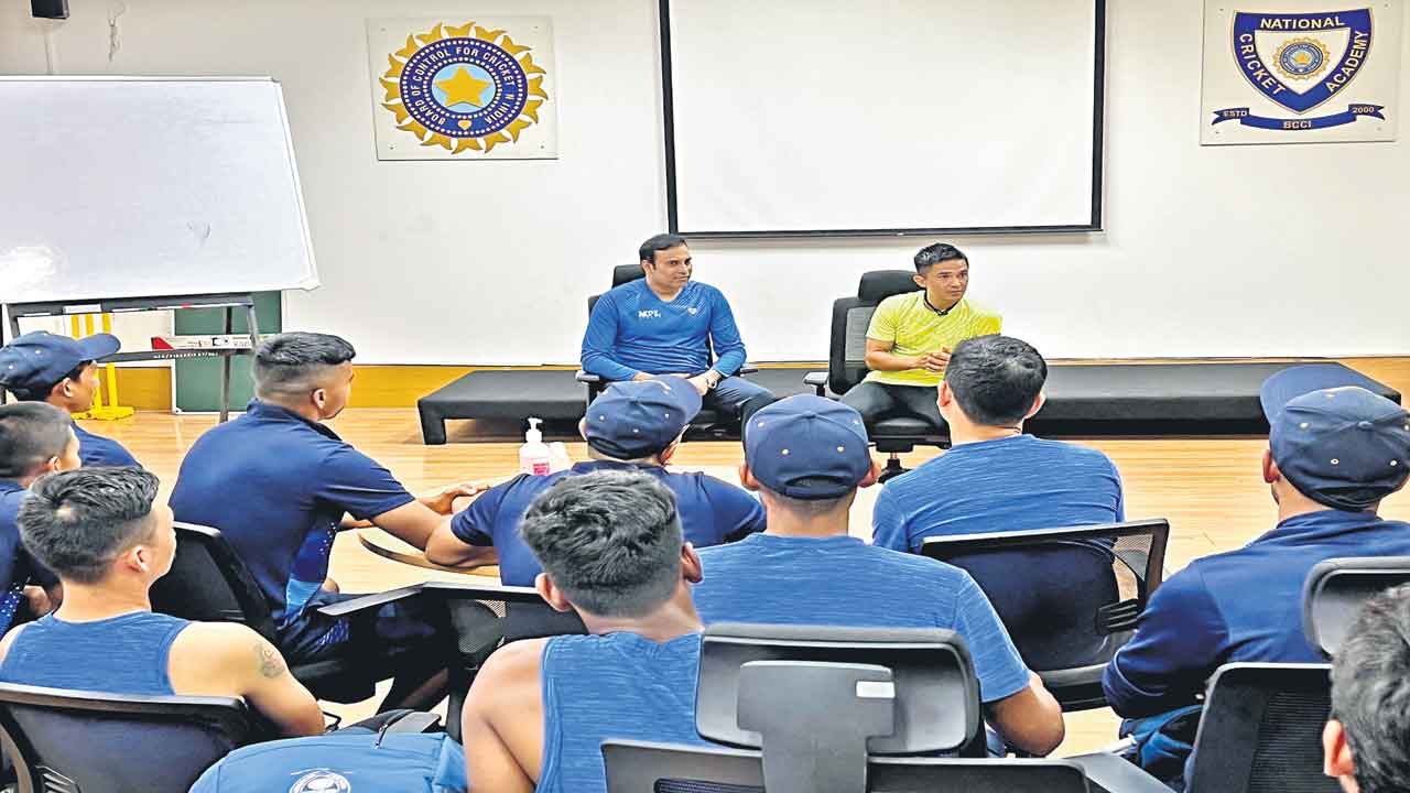 సునీల్‌ ఛెత్రీ క్రికెట్‌ పాఠాలు