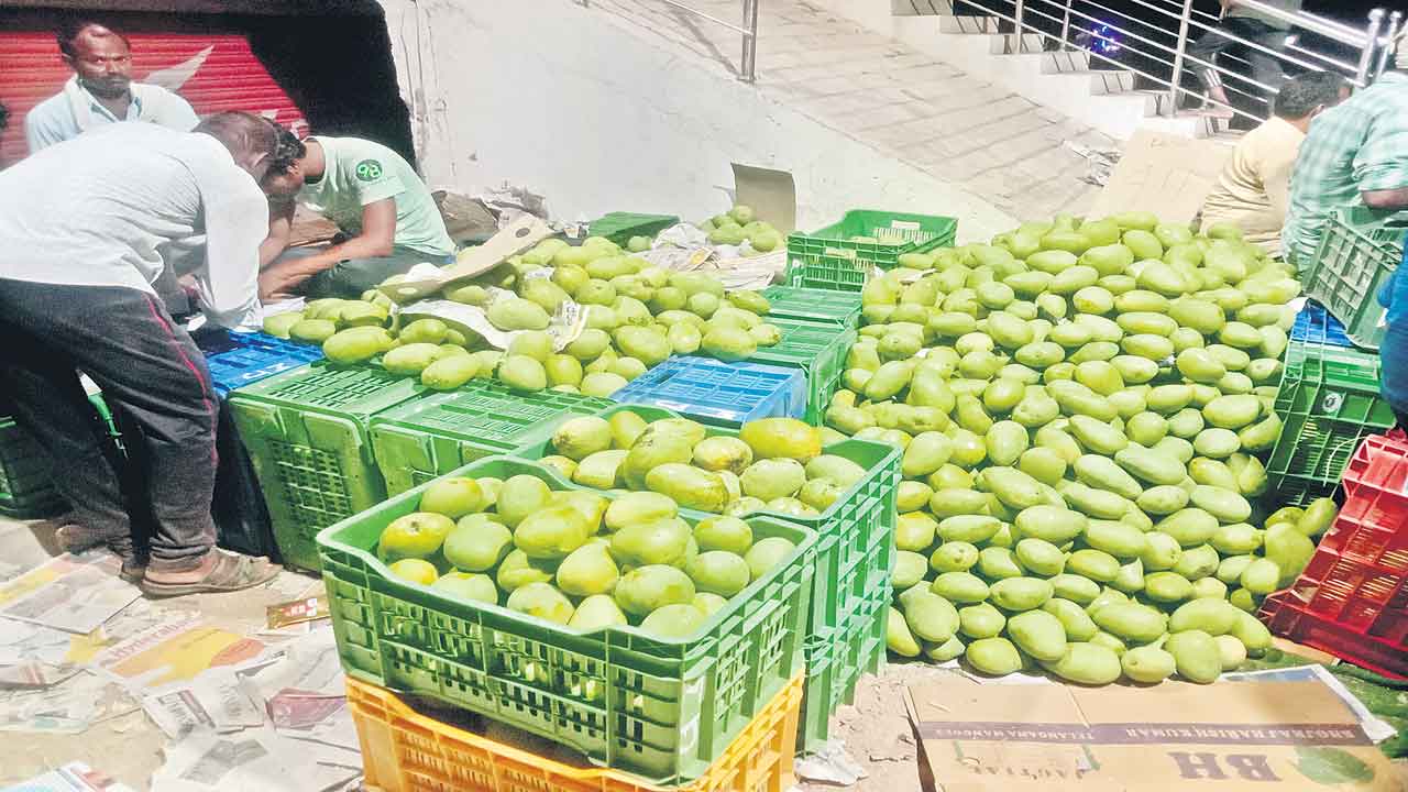 దళారుల దందా!