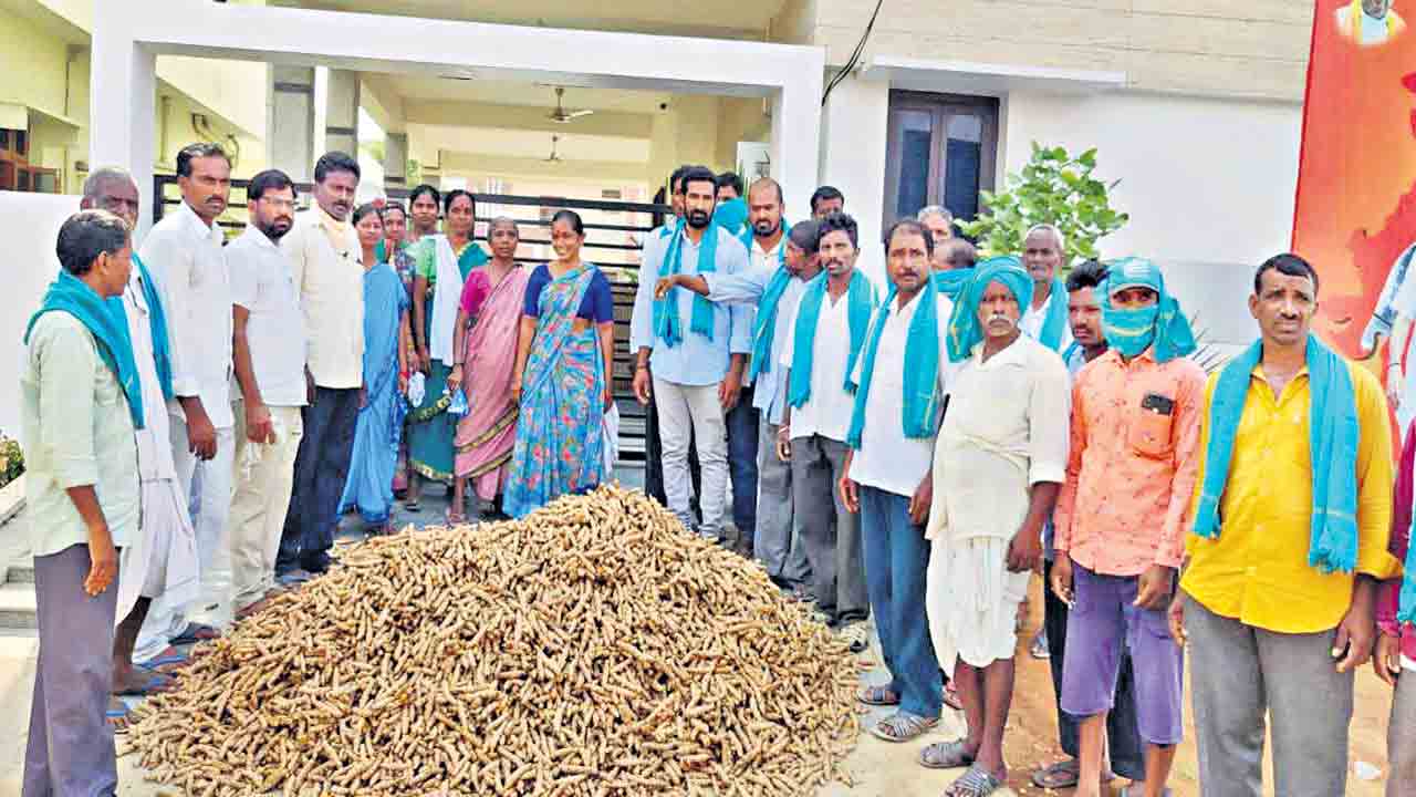 ఎంపీ అర్వింద్‌ ఇంటి ఎదుట రైతుల నిరసన