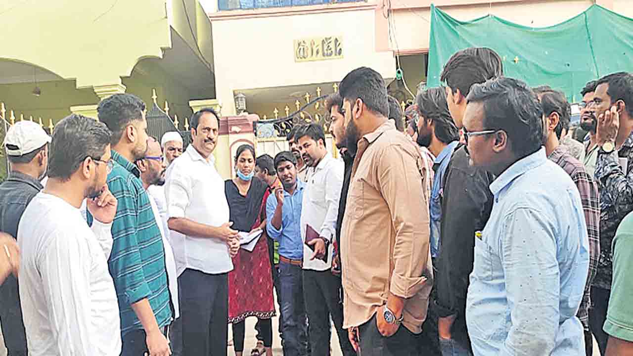 అందుబాటులో ఉంటా.. సమస్యలు పరిష్కరిస్తా