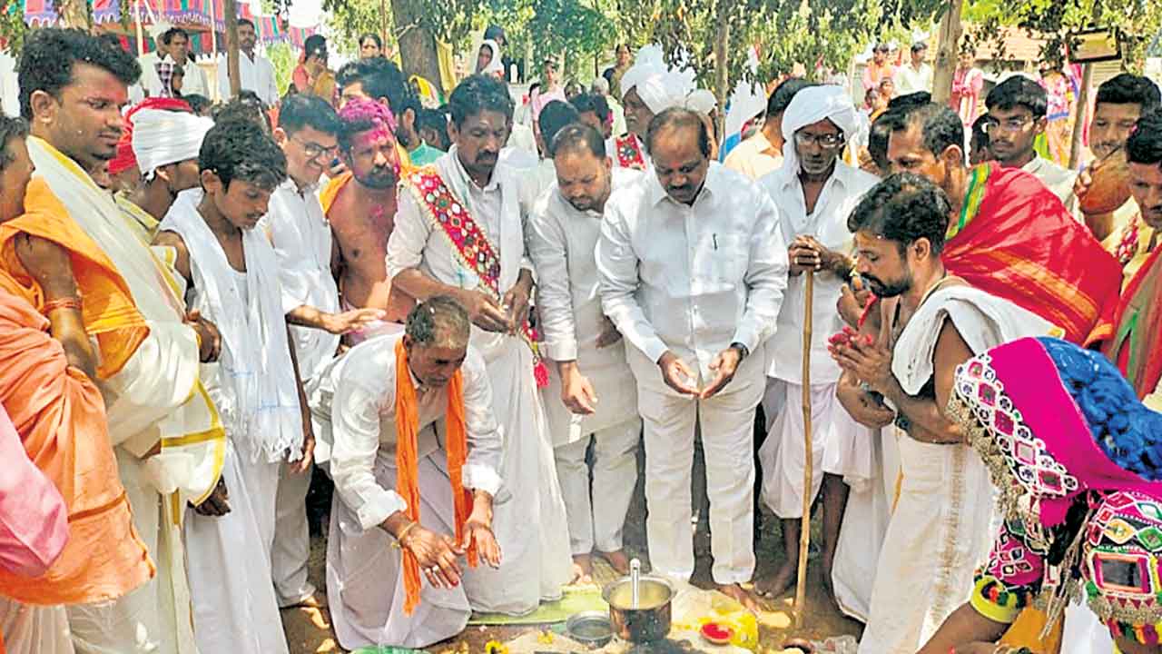 గిరిజనులకు సముచిత గౌరవం