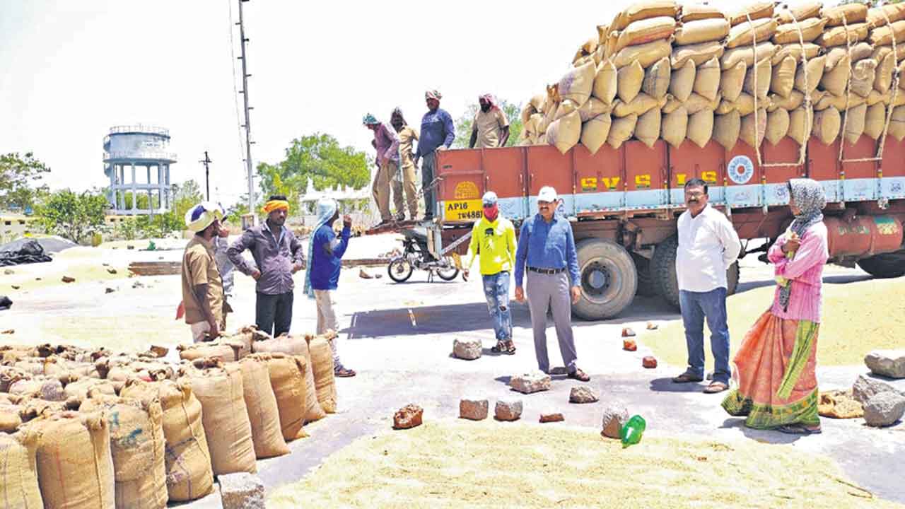 వేగిరం చివరి దశకు ధాన్యం కొనుగోళ్లు