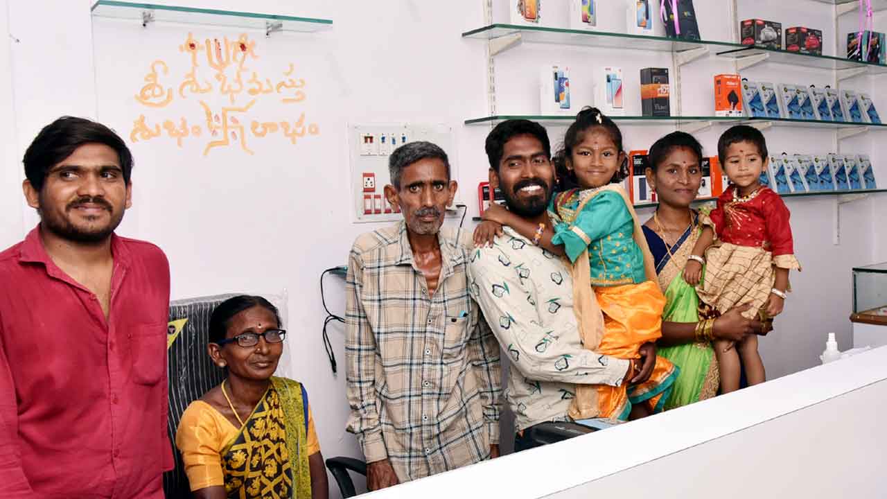 దళితబంధు.. దరహాసం