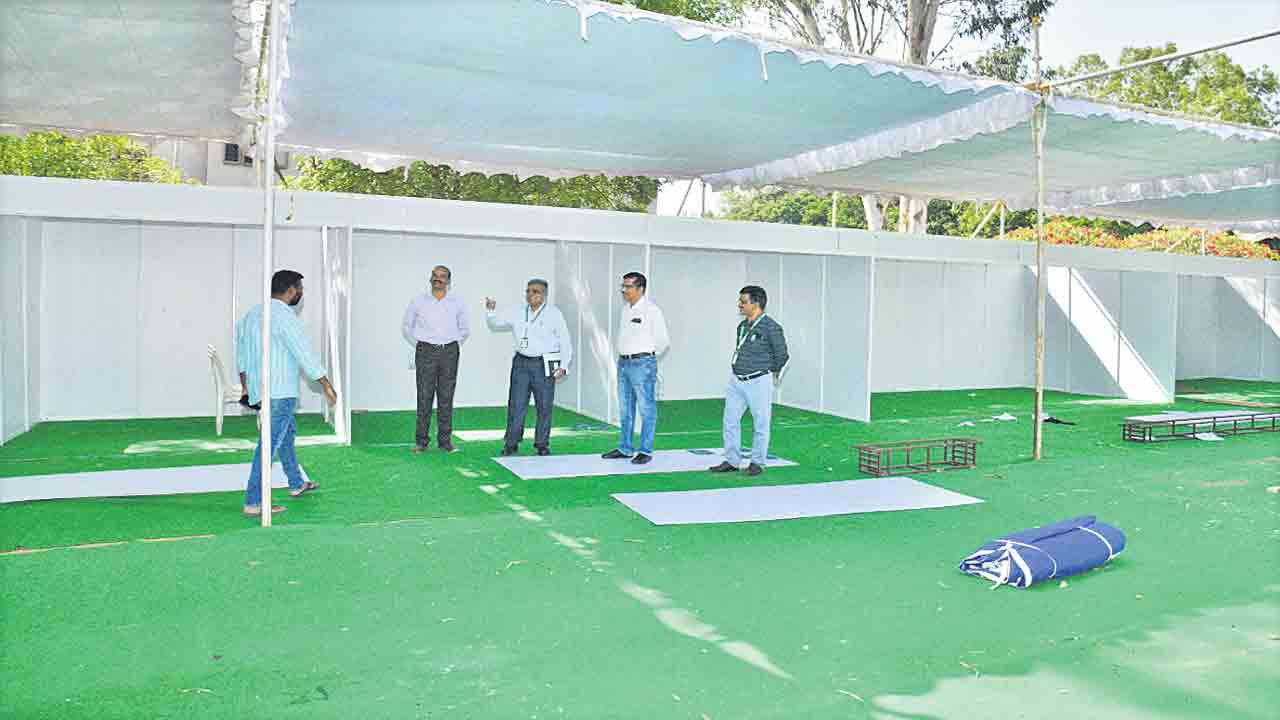 8 పంటలు 44 వంగడాలు