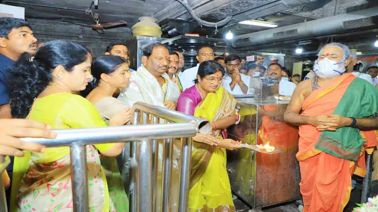 విద్య, వైద్య సేవల్లో మనమే టాప్‌