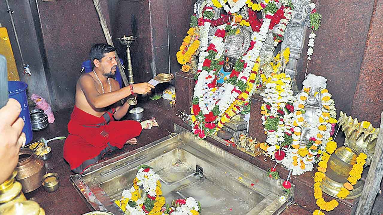 కేతకీలో భక్తజన సందోహం