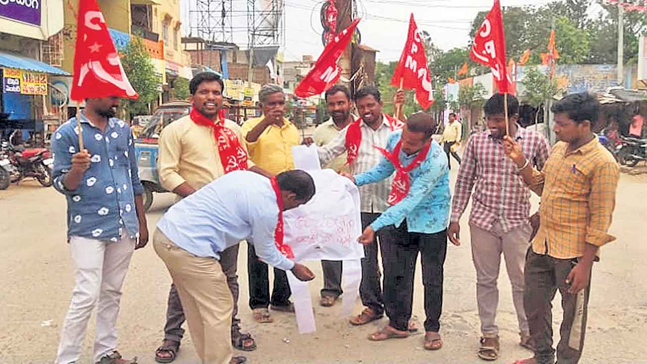 బీజేపీకి బుద్ధి చెప్పేందుకు ప్రజలు సిద్ధం