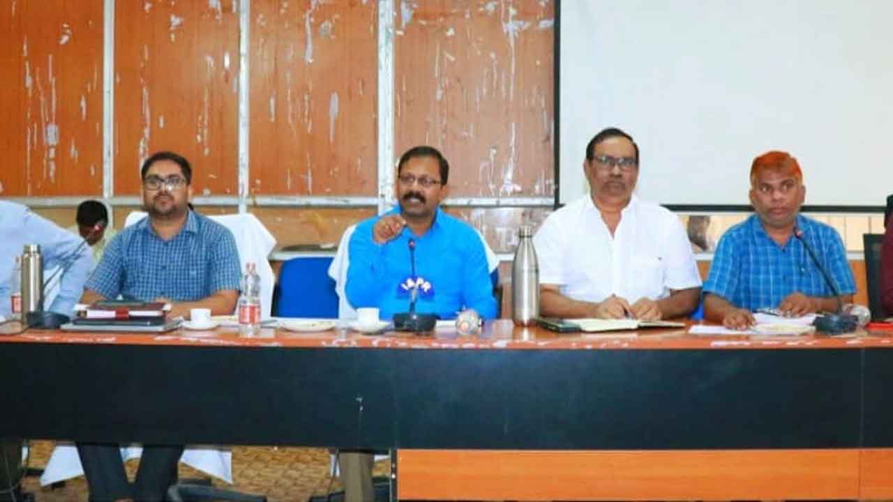 కాల్వలకు ఇరువైపులా పచ్చదనం పెంచాలి