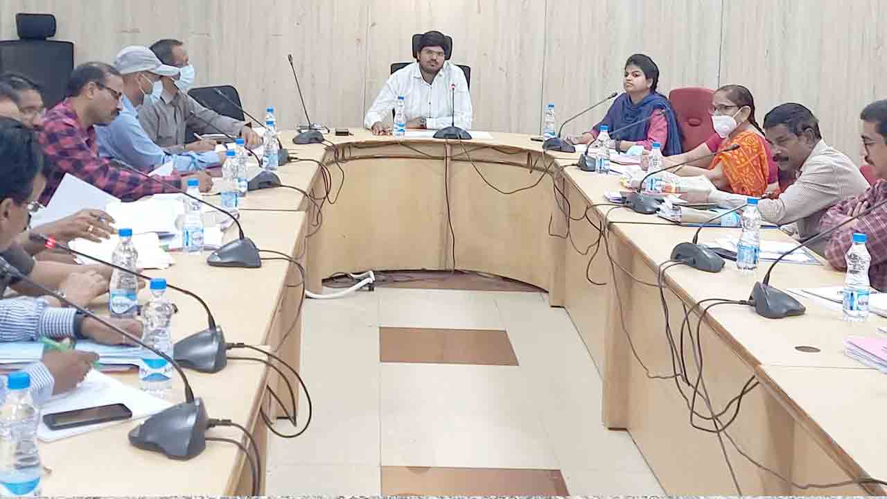 యూనిట్లు సత్వరమే అందించాలి