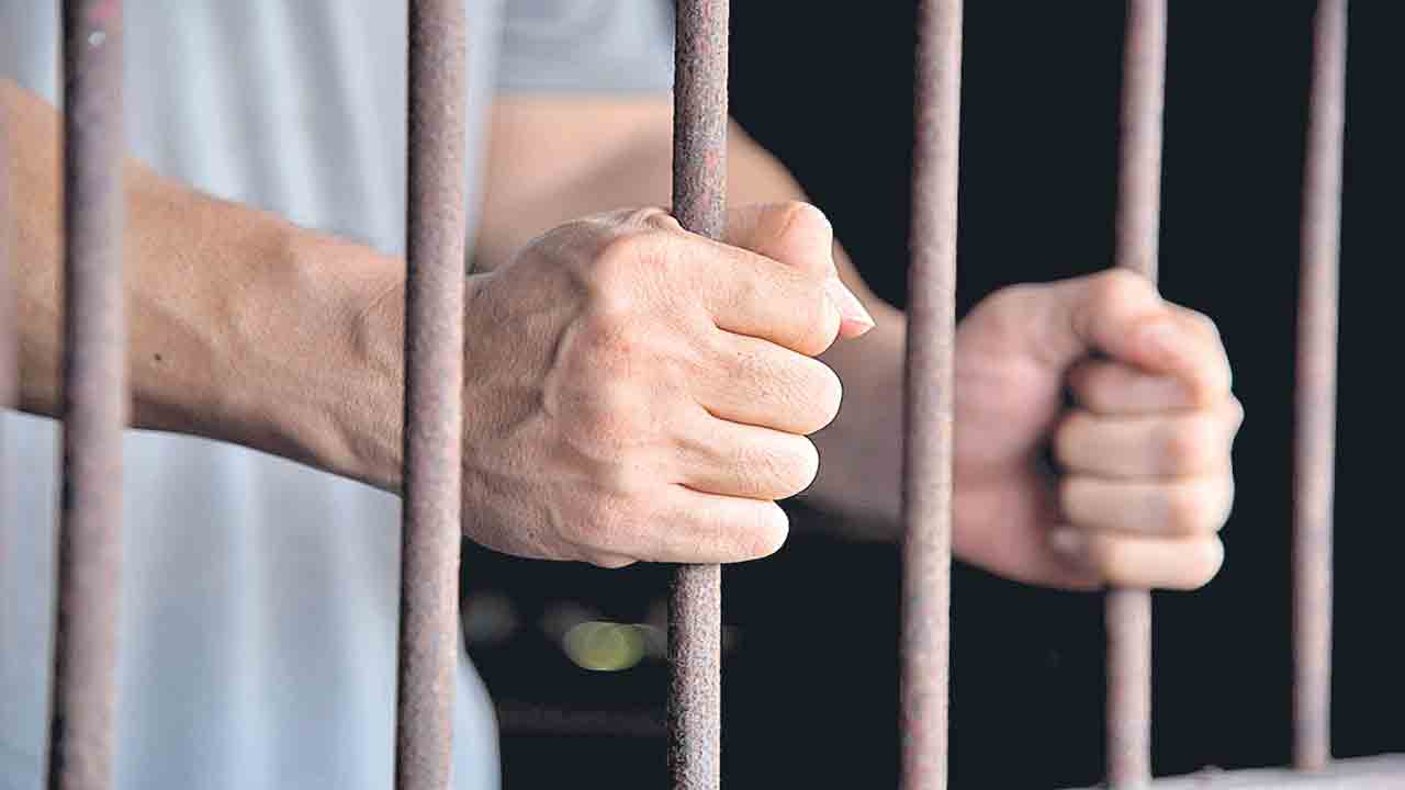 చేసిన పనికి.. తగిన శాస్తి..