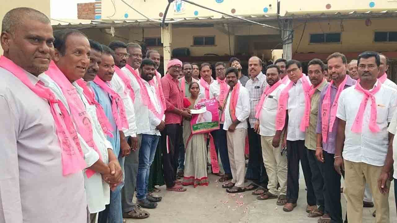 పేదింటి ఆడబిడ్డలకు సీఎం కేసీఆర్‌ అండ