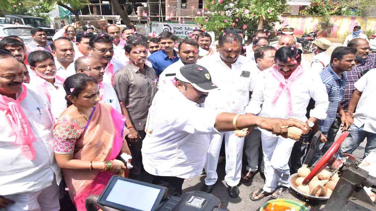 వేగంగా బీటీ రోడ్ల మరమ్మతు