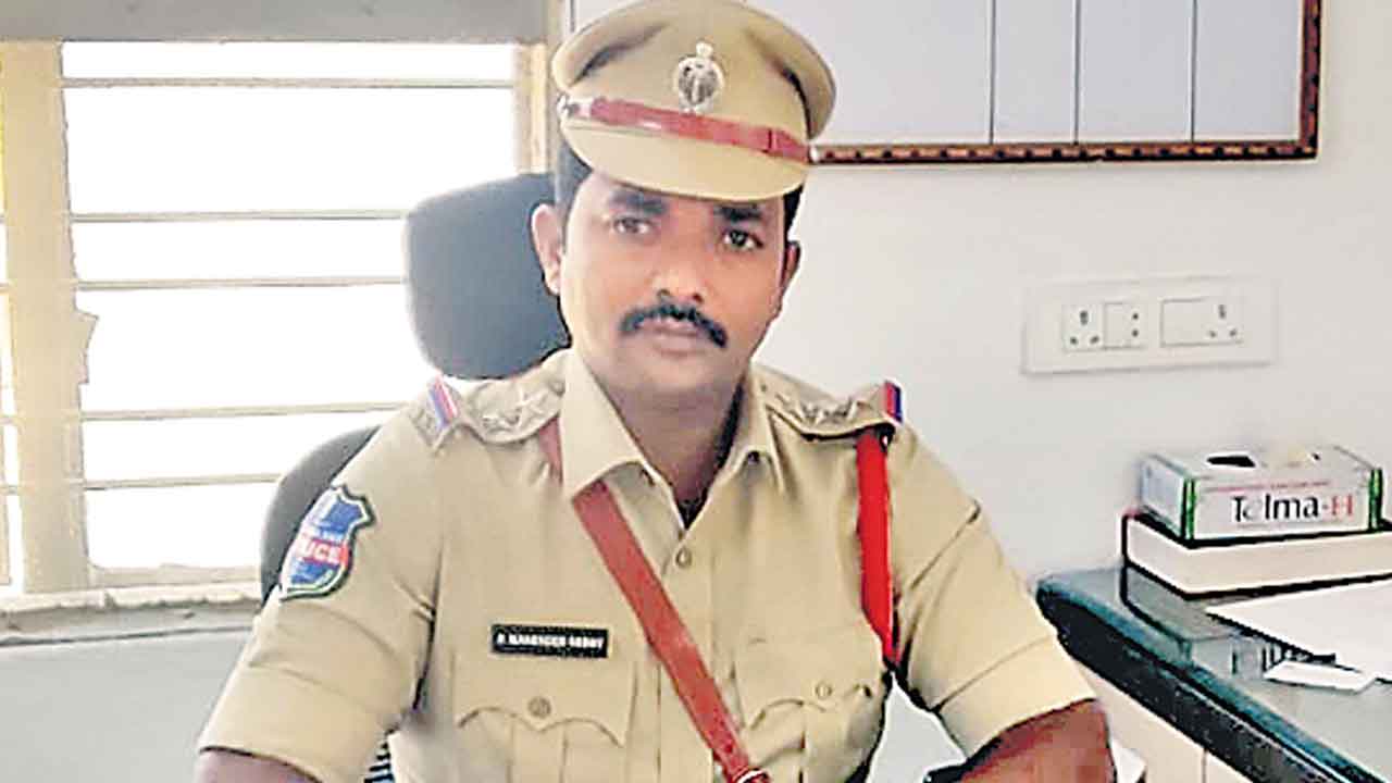 అవినీతి ఆరోపణలపై సీఐ సస్పెన్షన్‌