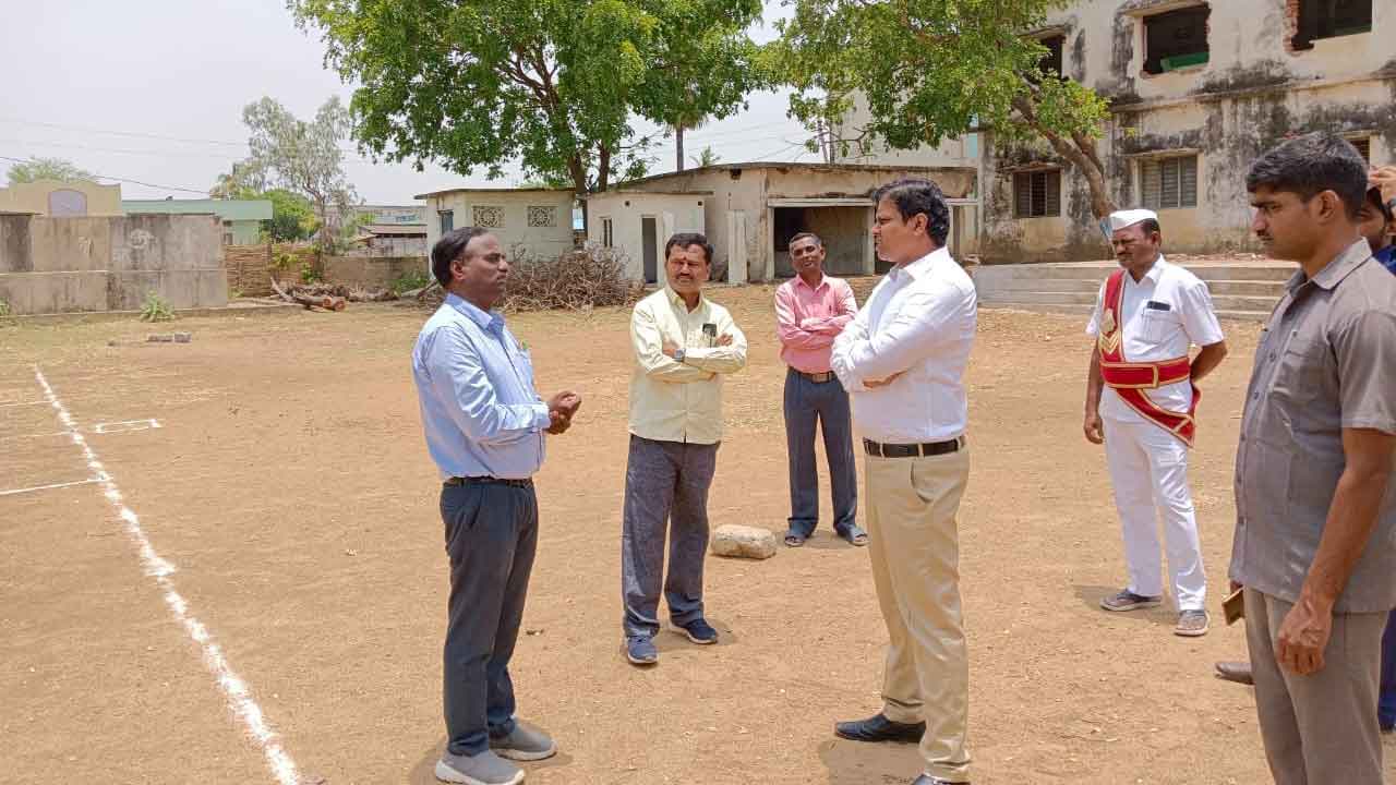 జూన్‌ 2లోగా క్రీడా మైదానాలు ప్రారంభించాలి