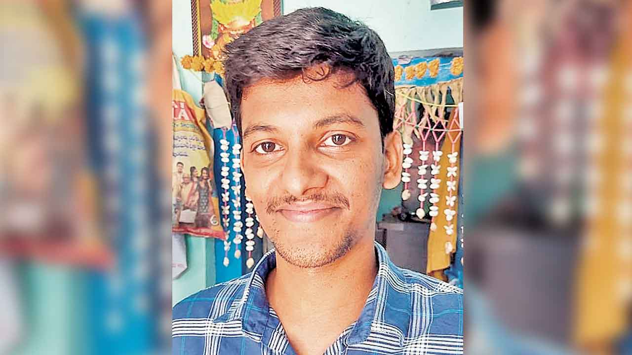 సివిల్స్ సిగలో కొండపాక కిరీటం