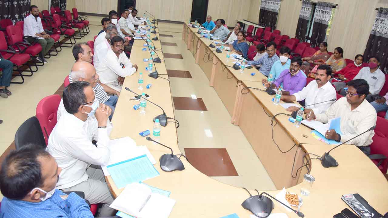 మత్స్య సంపద అభివృద్ధికి..రైతులను ప్రోత్సహించాలి