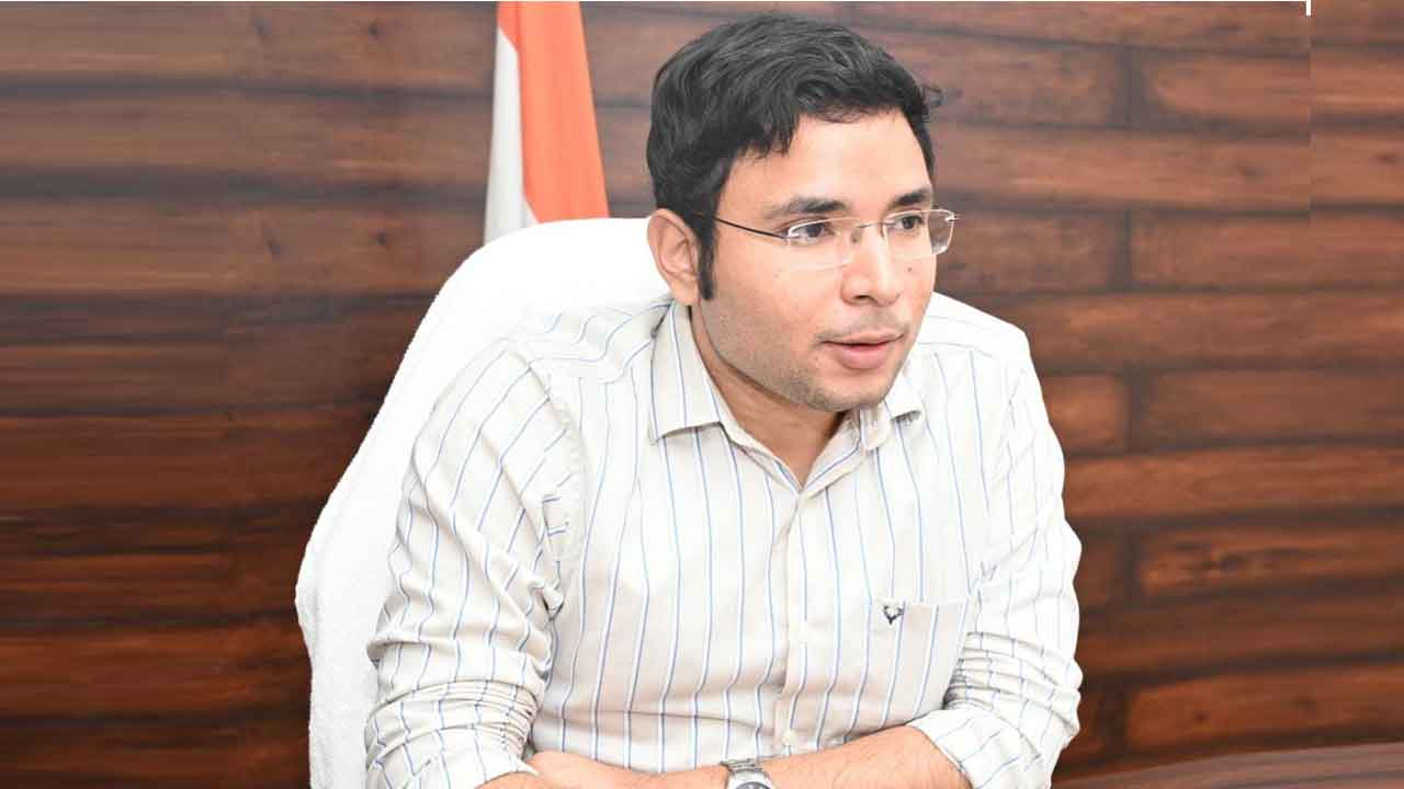 ప్రైవేట్‌ జాబ్‌ చేస్తూ కలెక్టర్‌నయ్యా