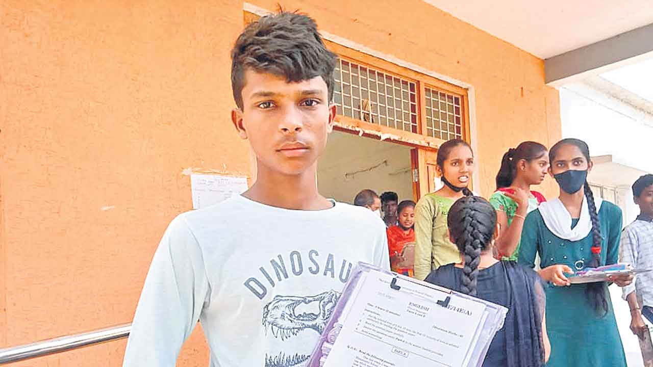 దుఃఖాన్ని దిగమింగి ‘పది’ పరీక్షకు