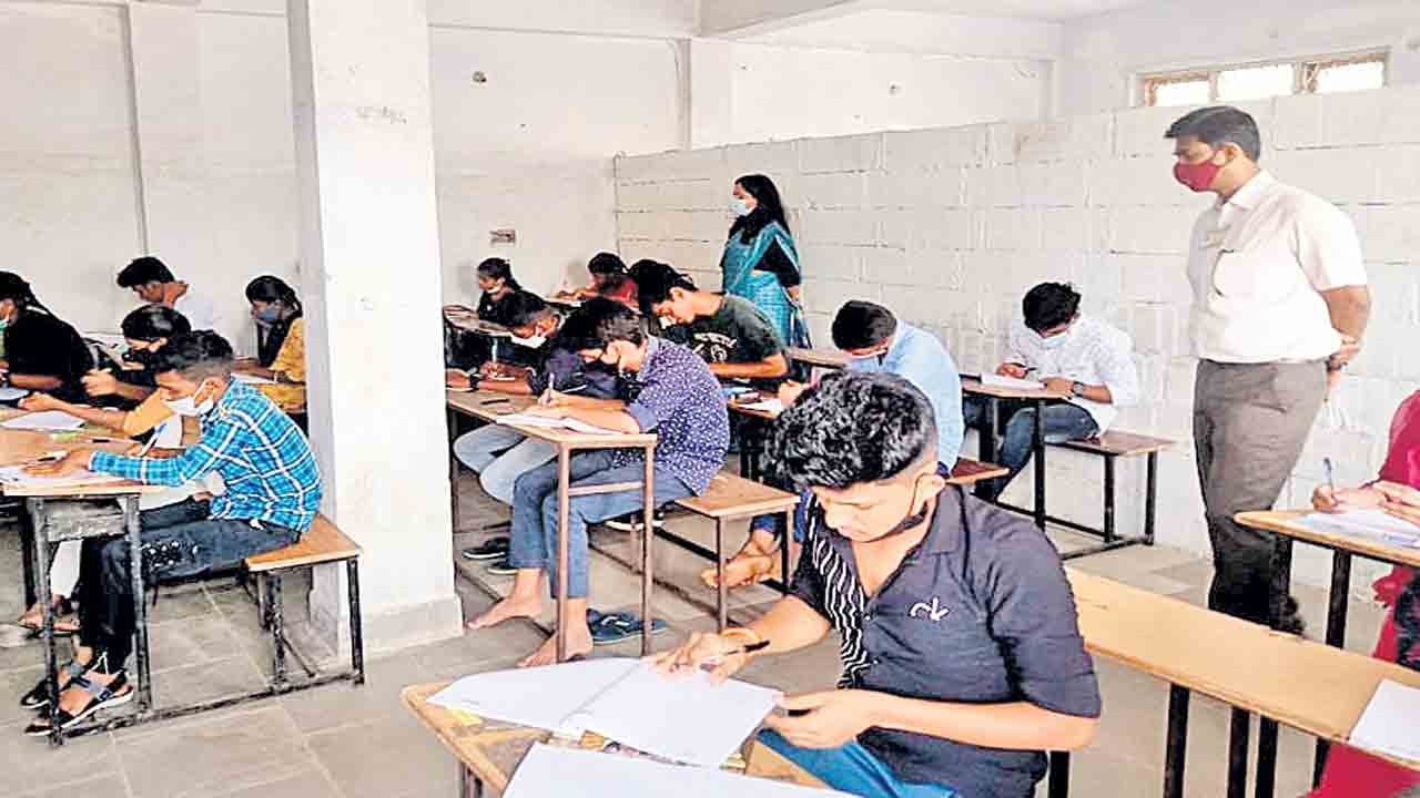 మొదటిరోజు ఇంటర్‌ పరీక్షలు ప్రశాంతం