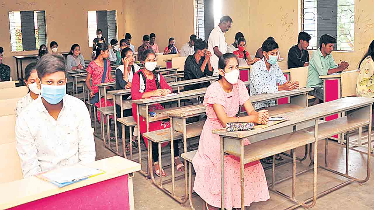 మొదటి రోజు ప్రథమ ఏడాది పరీక్షకు 60,668