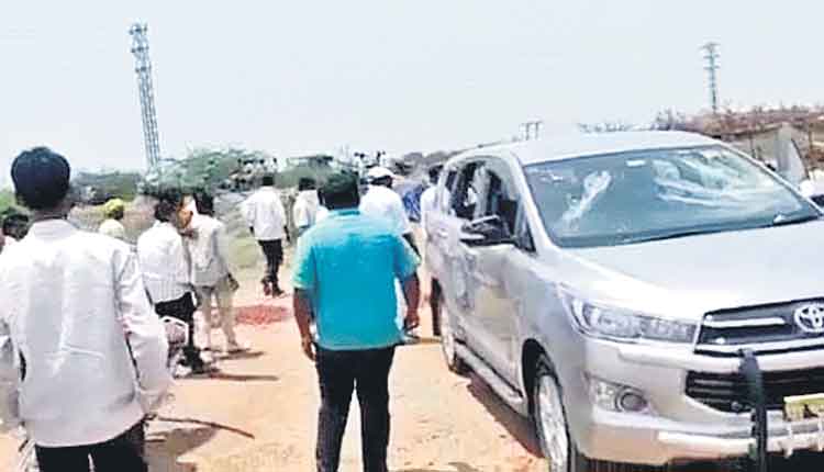 మా కల్లాల్లో మీకేం పని?