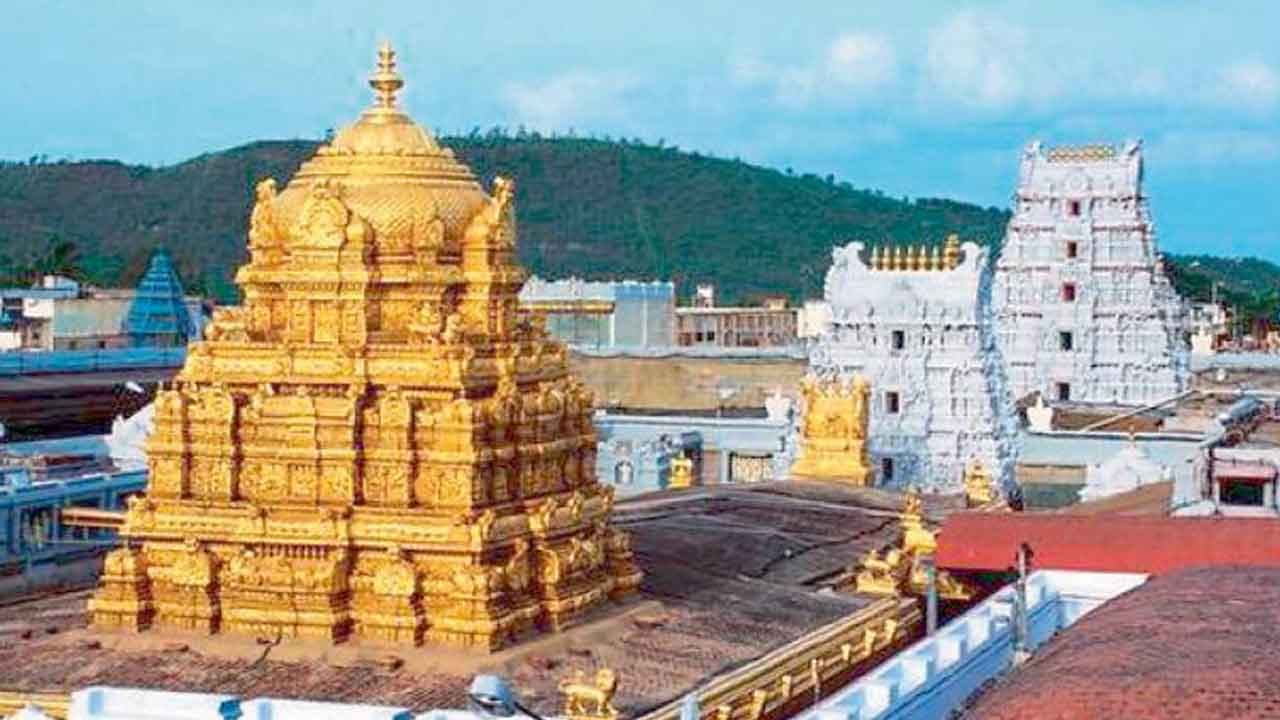 తిరుమలలో కొనసాగుతున్న భక్తుల రద్దీ