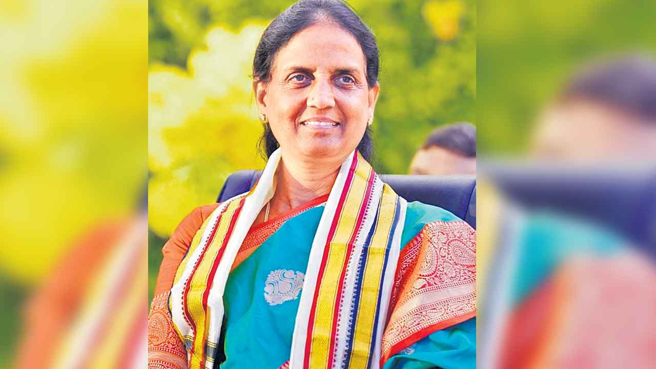 తెలంగాణపై విషం చిమ్ముతున్న మోదీ: సబిత