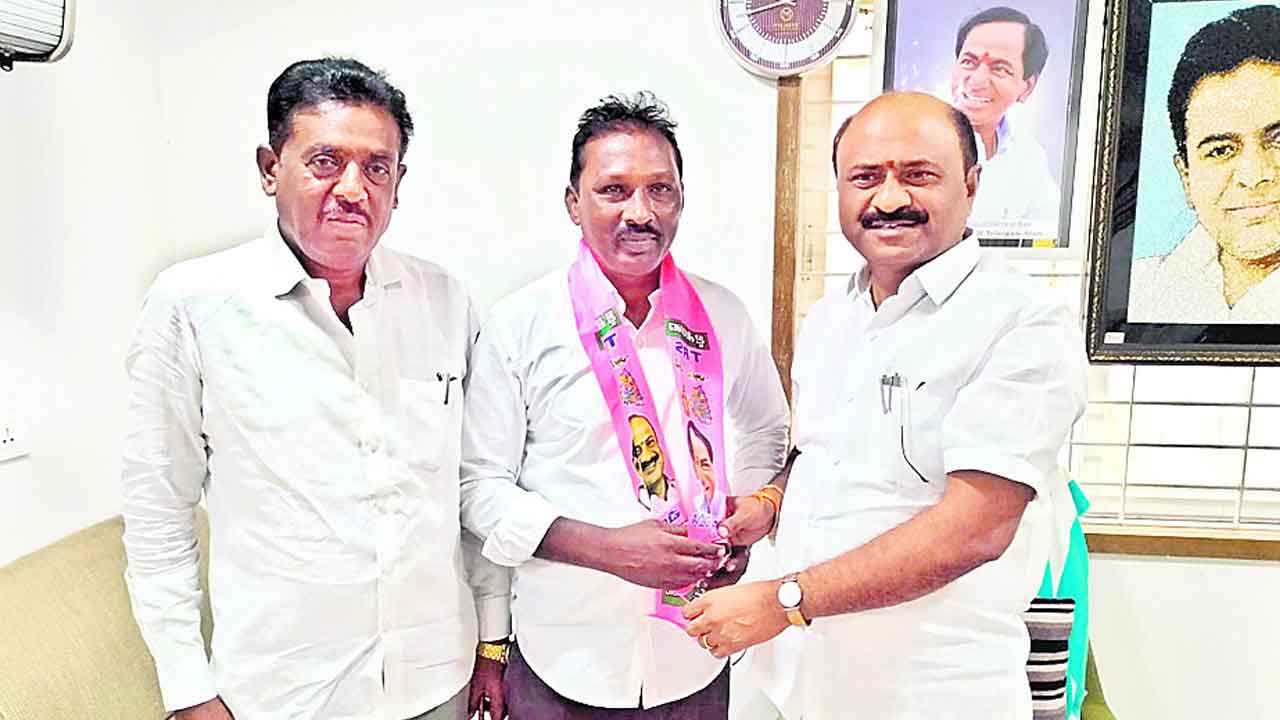 పార్టీలకతీతంగా ప్రజలకు సంక్షేమ ఫలాలు