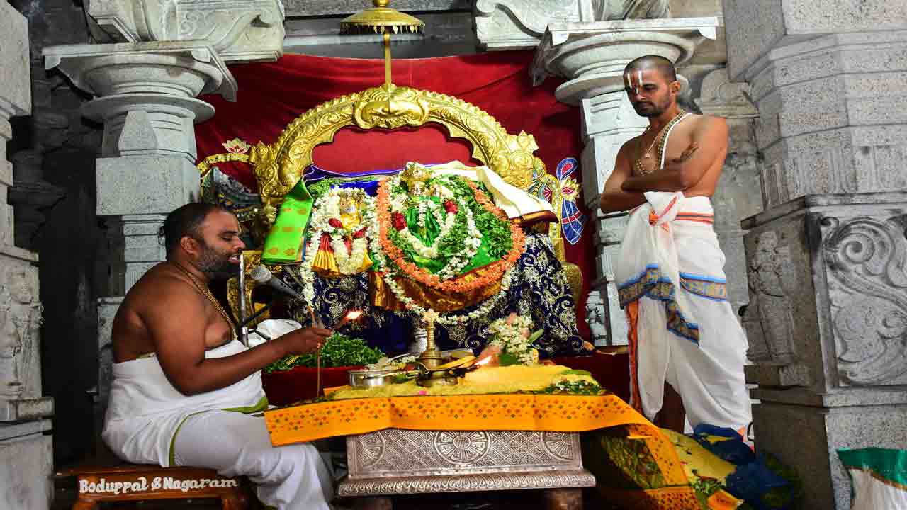 యాదాద్రిలో నిత్యపూజల సందడి