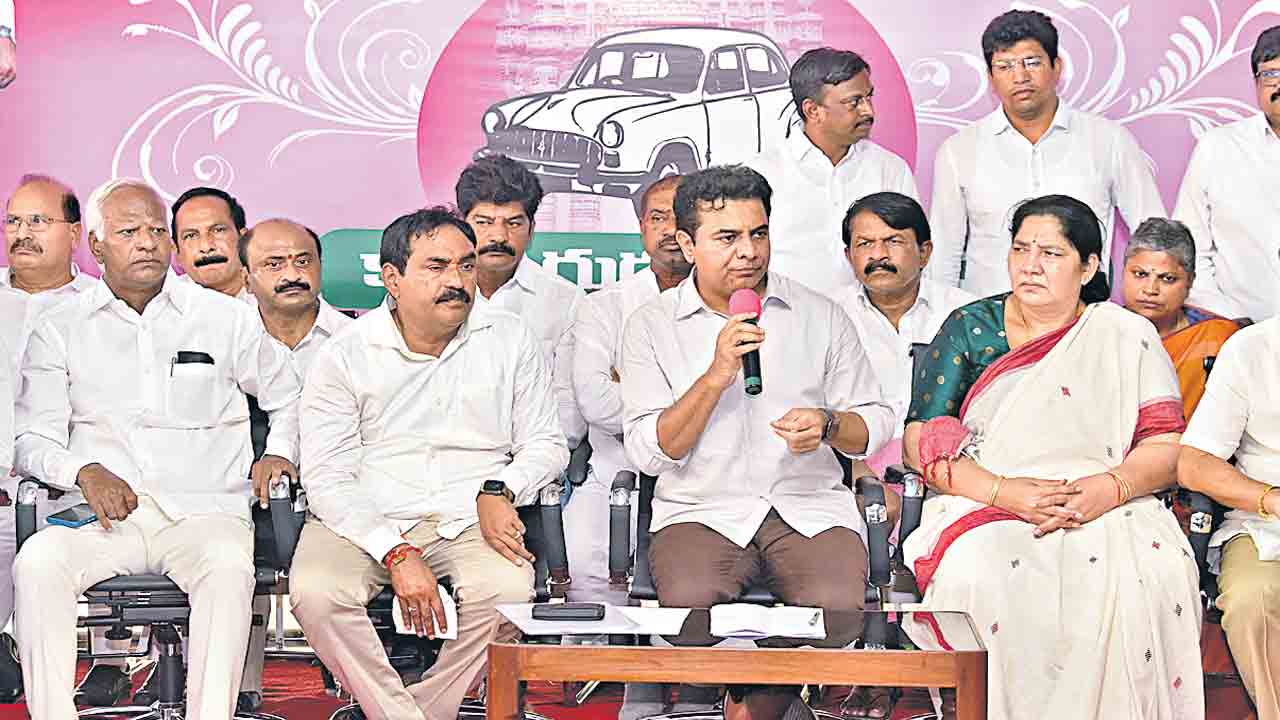 నెహ్రూ నుంచి రాజీవ్‌.. ఇప్పుడు నువ్వు.. రాజరికం ఎవరిది?