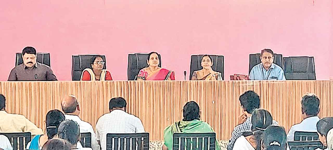 సాధారణ ప్రసవాలను ప్రోత్సహించాలి