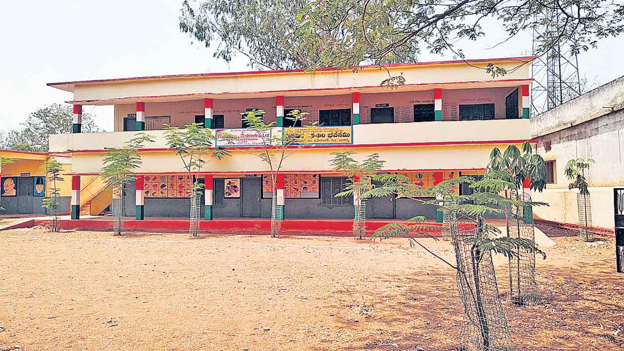 కార్పొరేట్‌కు దీటుగా సర్కారు బడులు