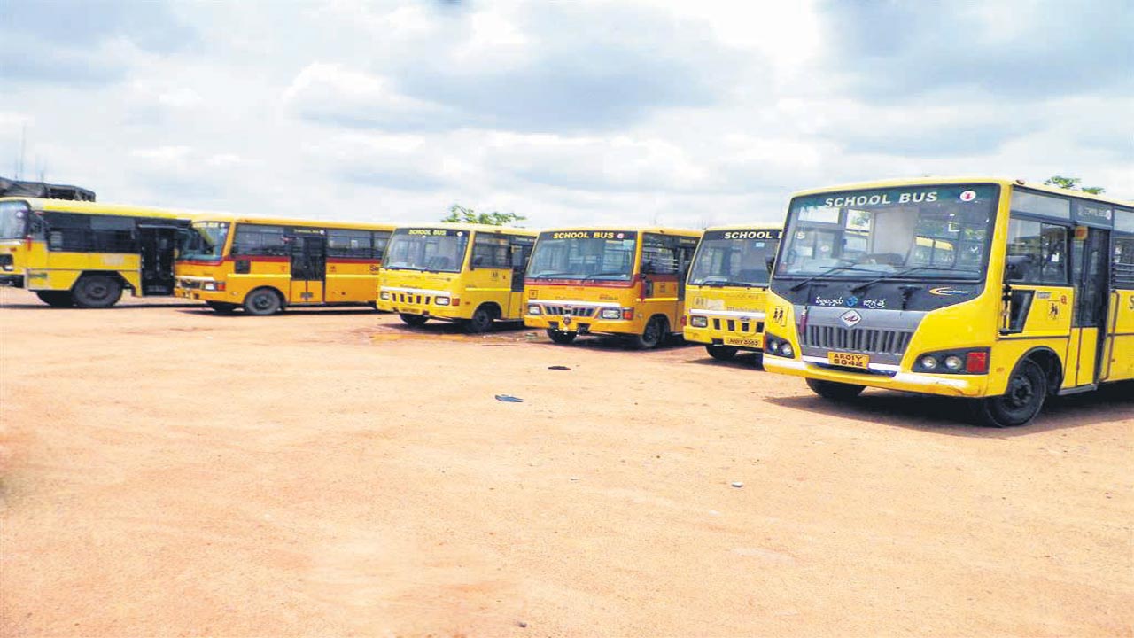 స్కూల్‌, కాలేజీ బస్సులకు తప్పనిసరి