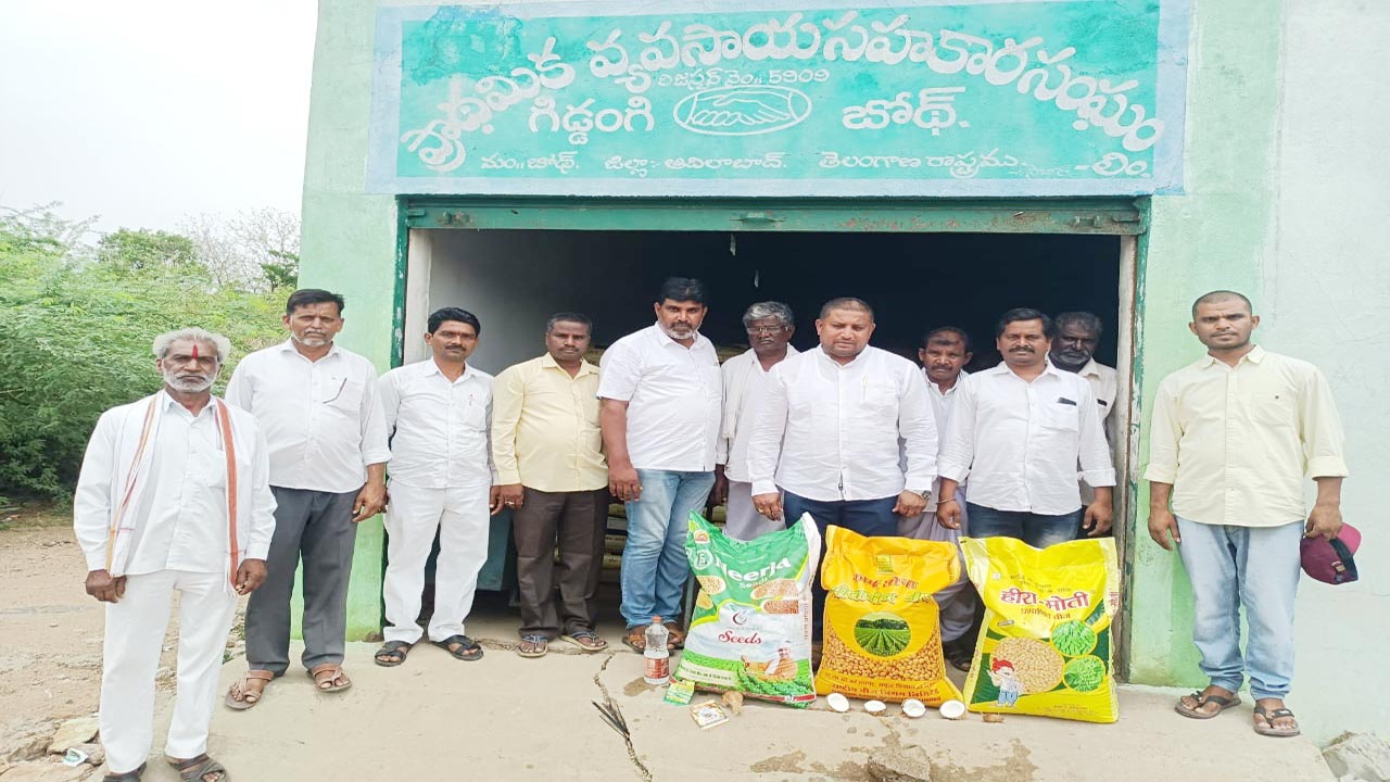 అందుబాటులో అన్ని రకాల ఎరువులు