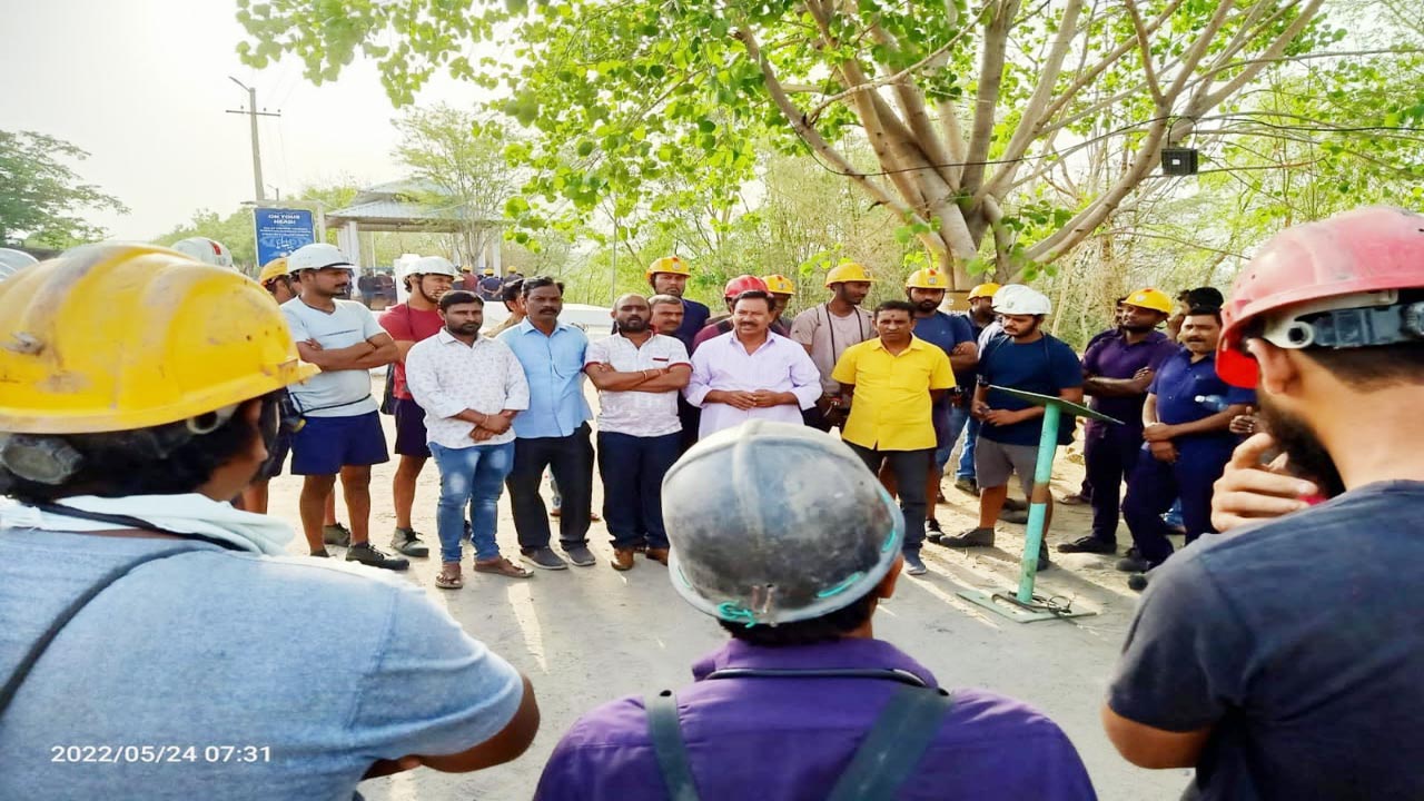 కార్మికులు ఛీ కొడుతున్నా అదే వైఖరి