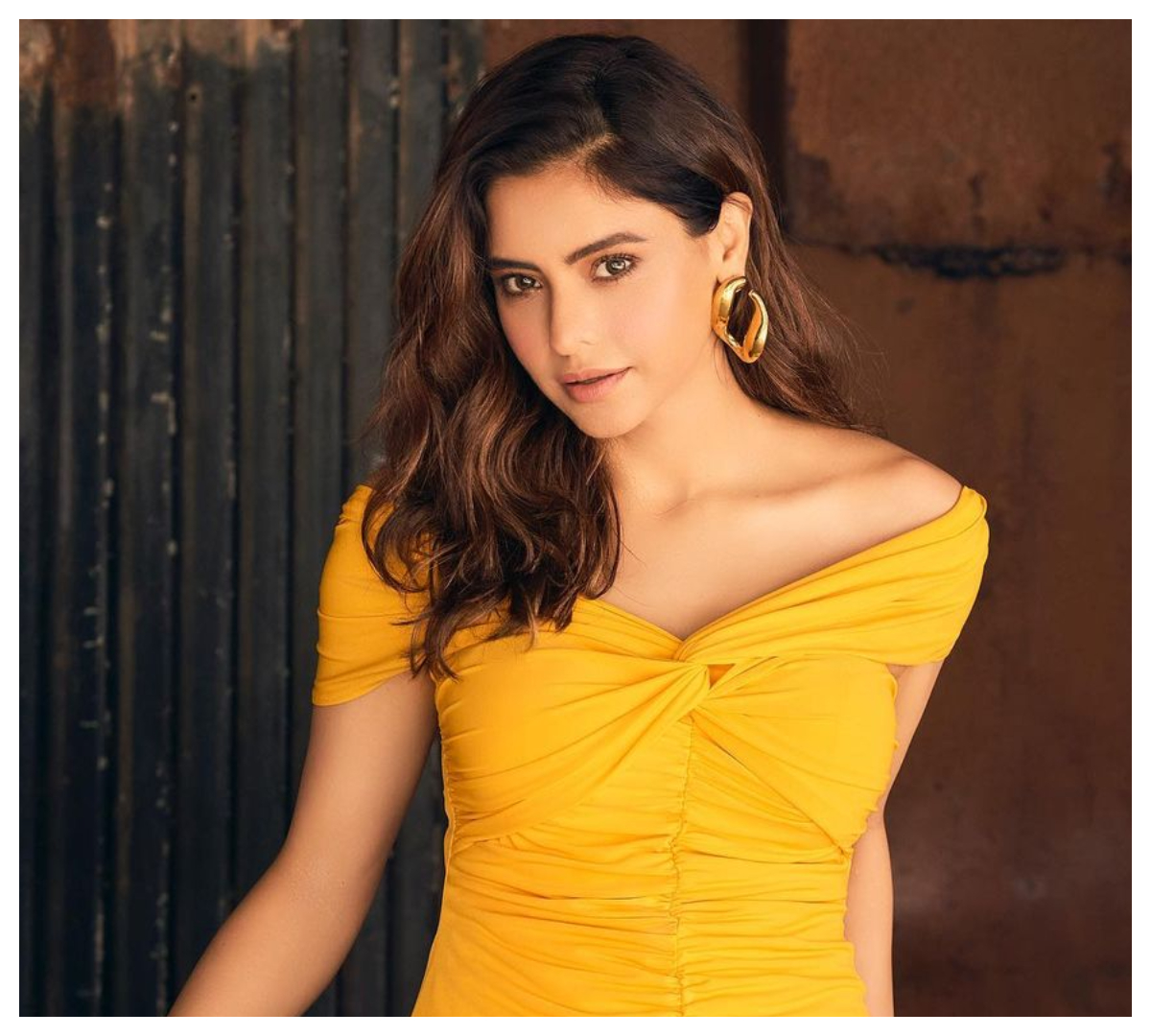 Aamna Sharif | ప‌సుపురంగు డ్రెస్‌లో ఆమ్నా షరీఫ్ అందాలు అద‌ర‌హో..