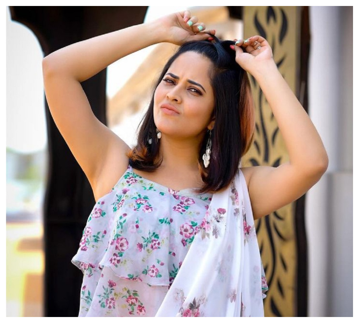 Anasuya Bharadwaj | చిలిపి పోజులతో మతులు పోగొడుతున్న అనసూయ భరద్వాజ్..