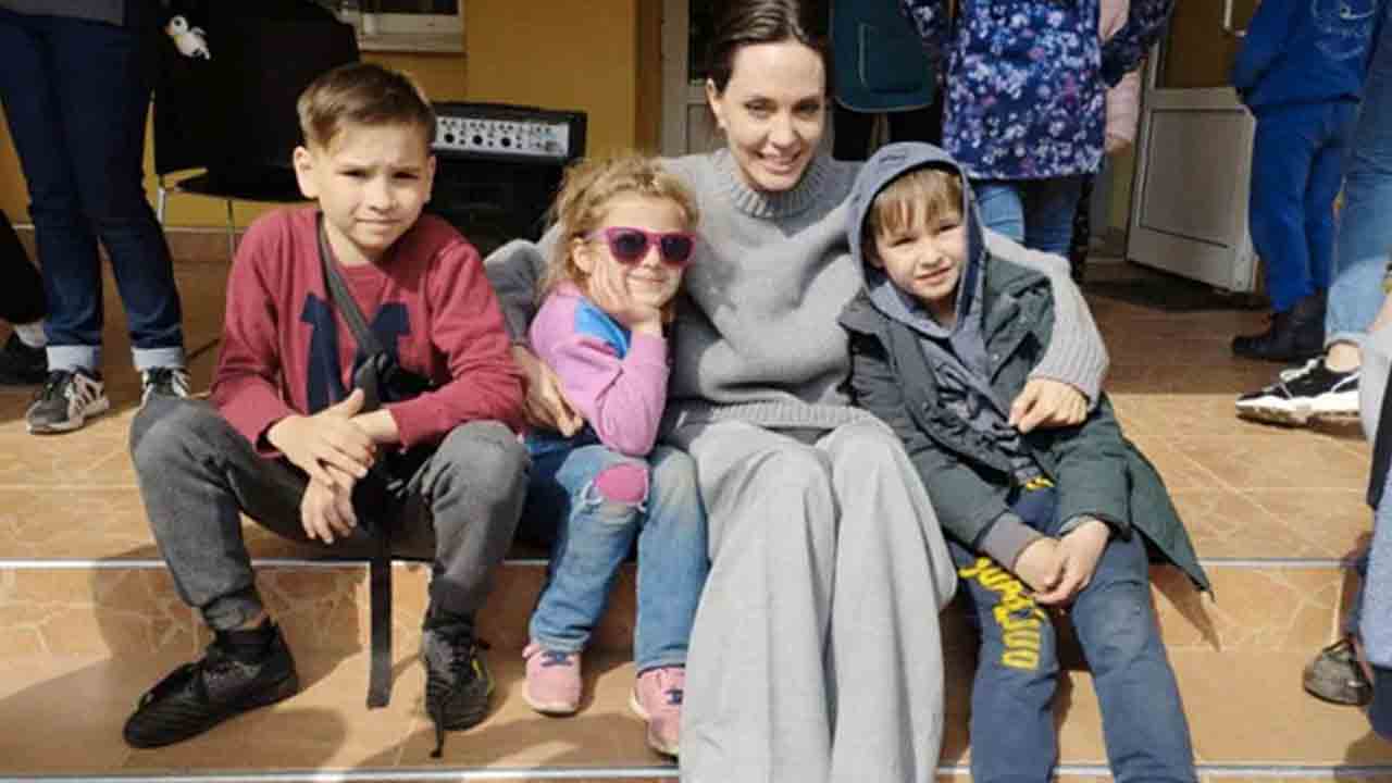 ఉక్రెయిన్‌లో పర్యటించిన హాలీవుడ్‌ నటి ఏంజెలీనా జోలీ