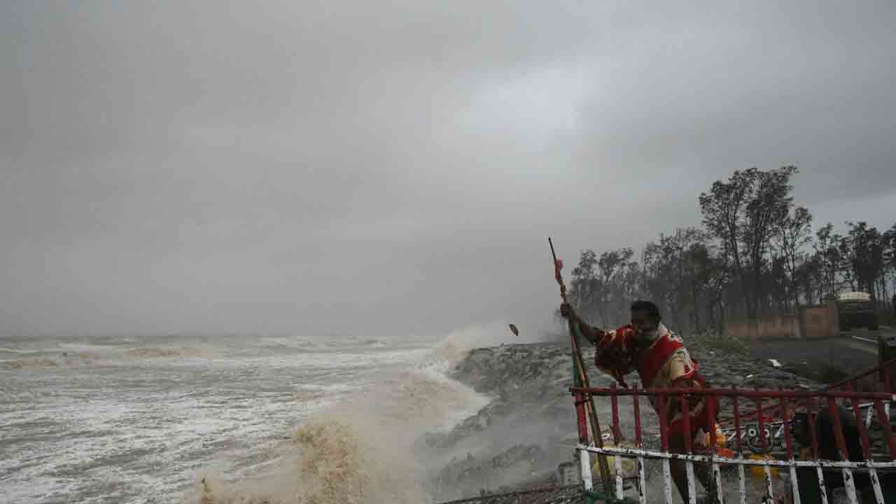 ఏపీ వైపు దూసుకొస్తున్న అసని తుఫాన్‌.. ఉత్తర కోస్తాంధ్రపై తీవ్ర ప్రభావం